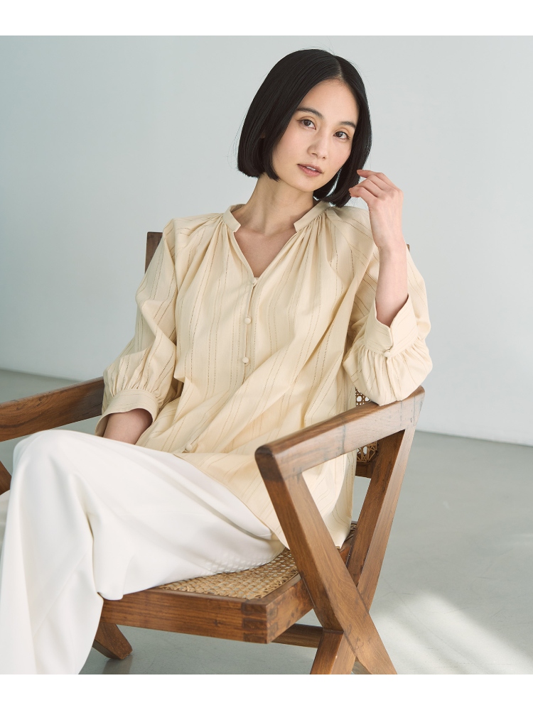 フリルブラウス 胸元フリル優美ブラウス