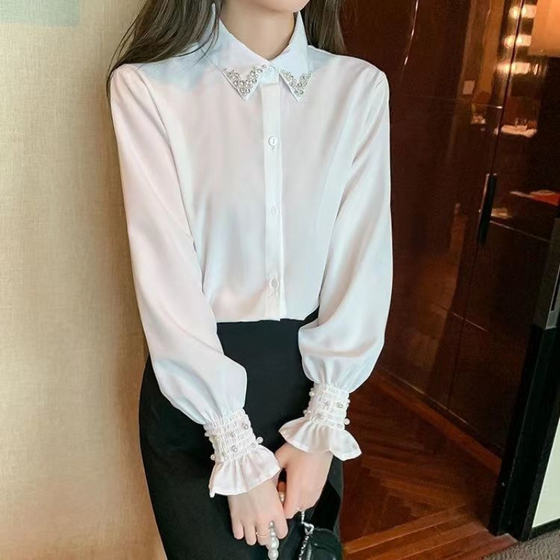 フリルブラウス ビジュー襟袖フリルシャーリングブラウス