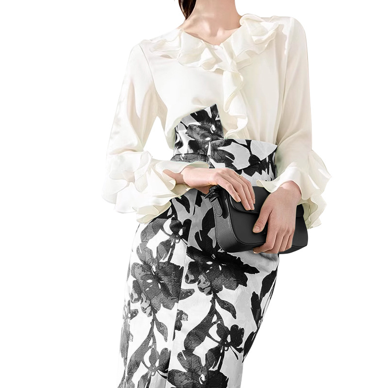 フリルブラウス 華やかフロントフリル袖