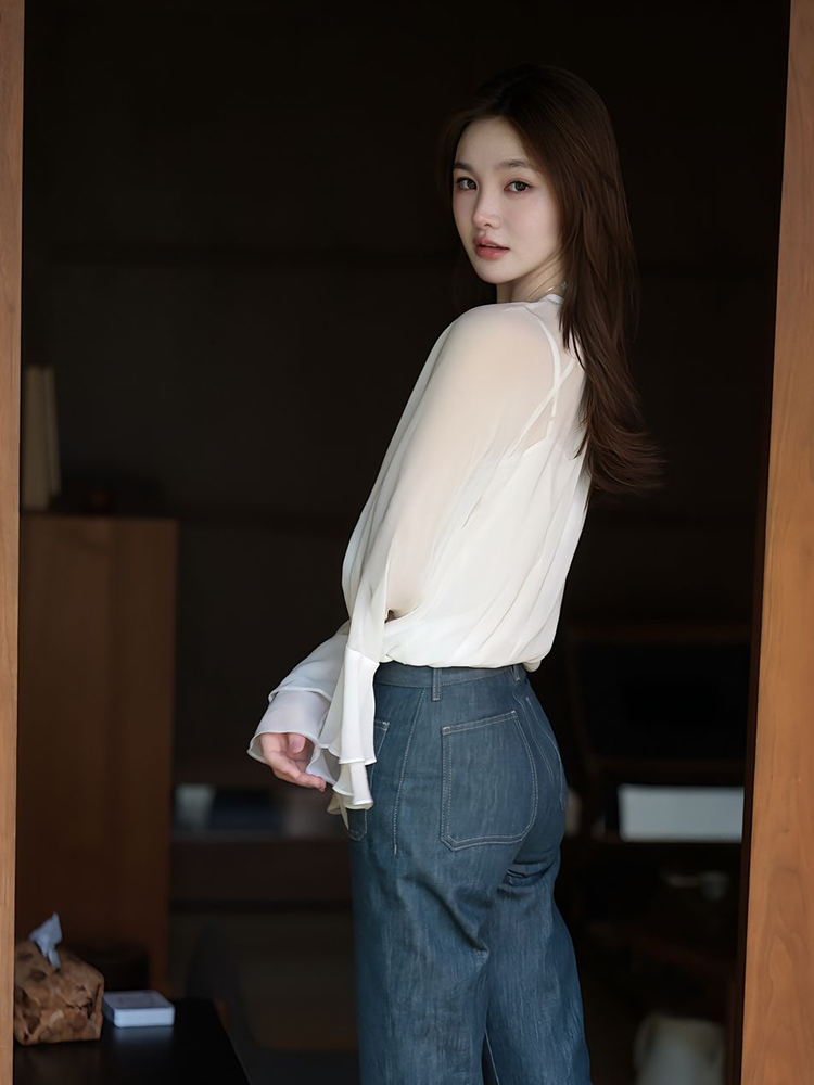 フリルブラウス 優美な袖広がりフリルブラウス