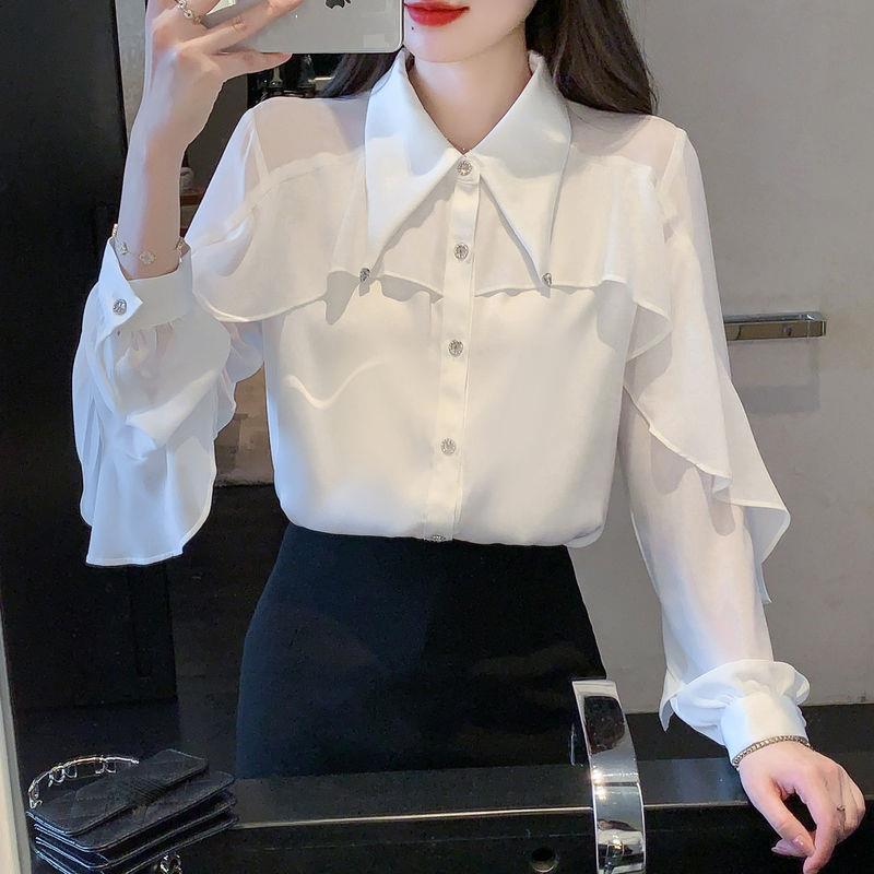 フリルブラウス 優雅な肩掛けフリルと袖フリルが魅力のブラウス