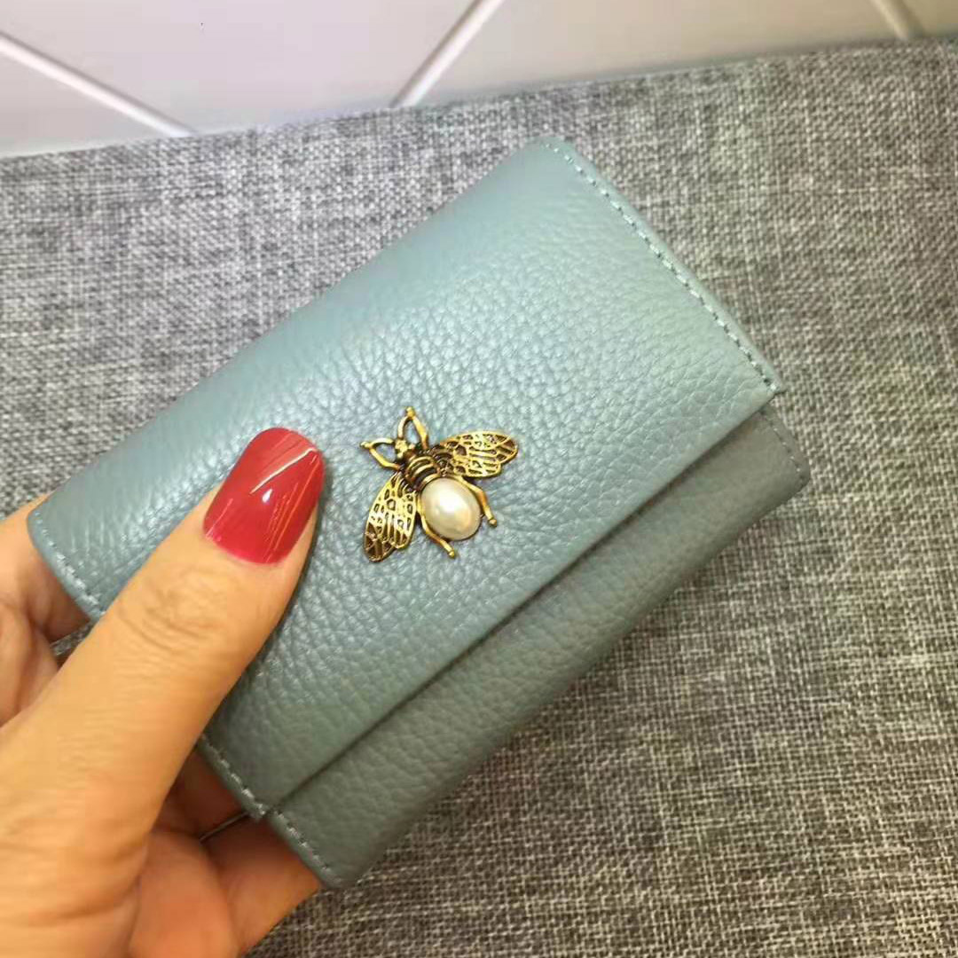 レディース二つ折り財布 蜂モチーフ金具付きコンパクト二つ折り財布