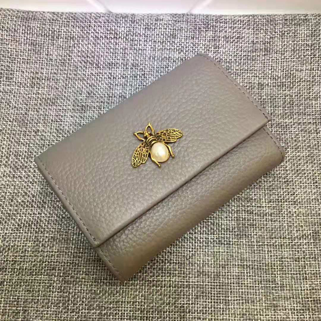 レディース二つ折り財布 蜂モチーフ金具付きコンパクト二つ折り財布