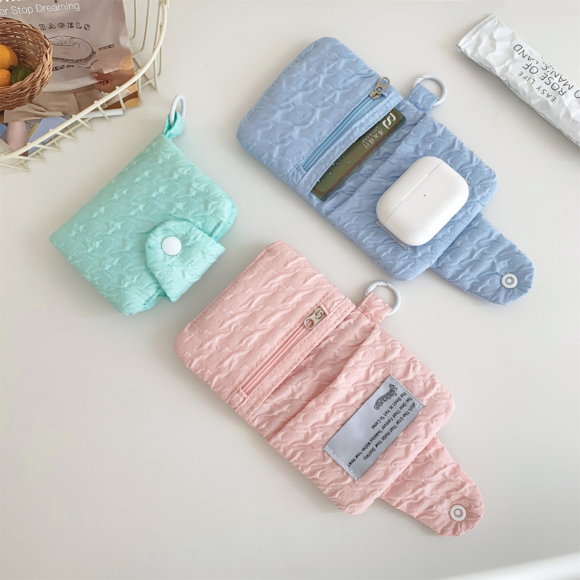 レディース二つ折り財布 編み込み模様のキルティング二つ折り財布