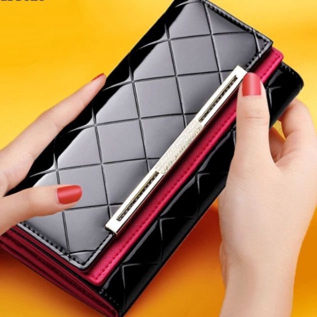 レディース二つ折り財布 キルティング模様金属プレート付きコンパクト二つ折り財布