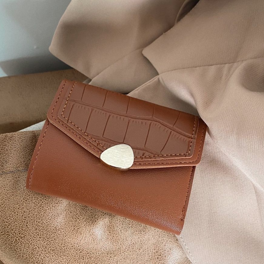 レディース二つ折り財布 型押しクロコ柄雫金具付きコンパクト財布