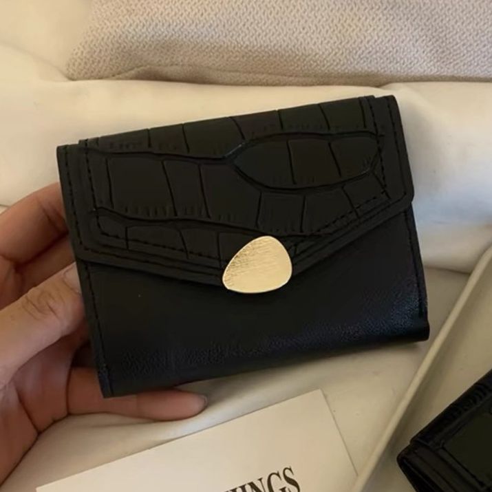 レディース二つ折り財布 型押しクロコ柄雫金具付きコンパクト財布