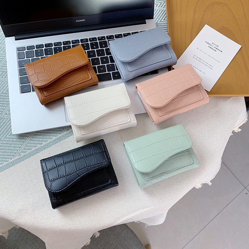 レディース二つ折り財布 型押しクロコ柄コンパクト三つ折り財布