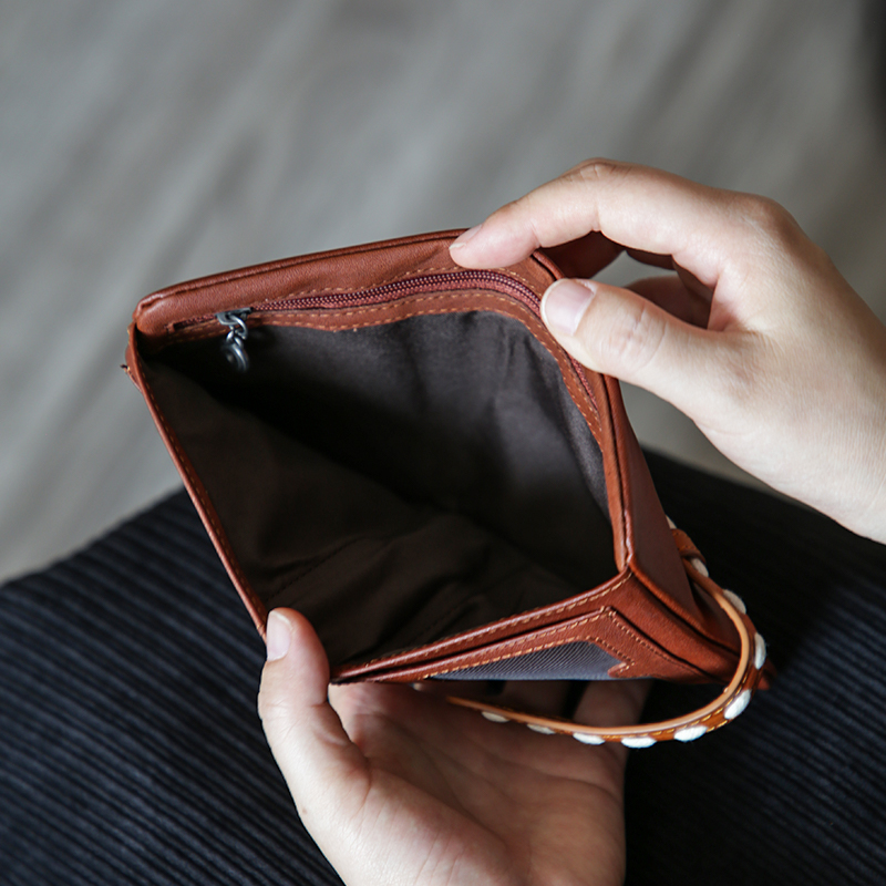 レディース二つ折り財布 水玉模様ベルト付き本革二つ折りミニ財布