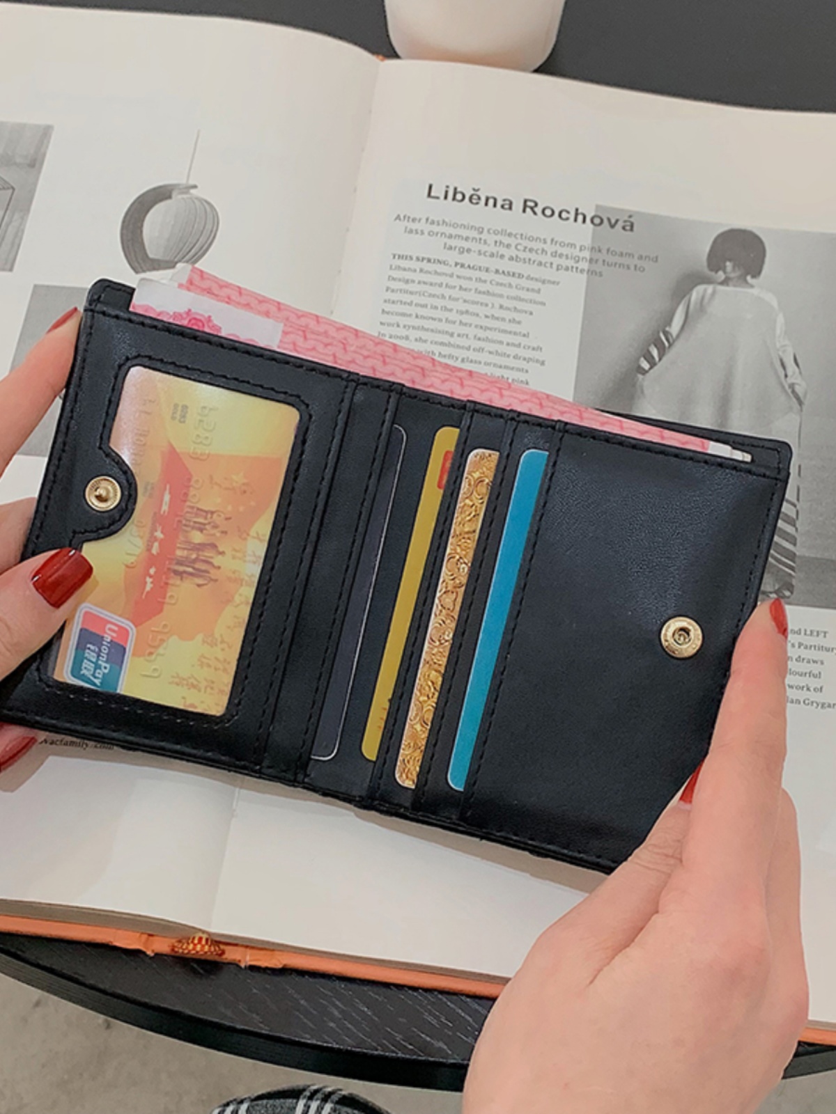 レディース二つ折り財布 キルティングステッチ金具付き二つ折り財布