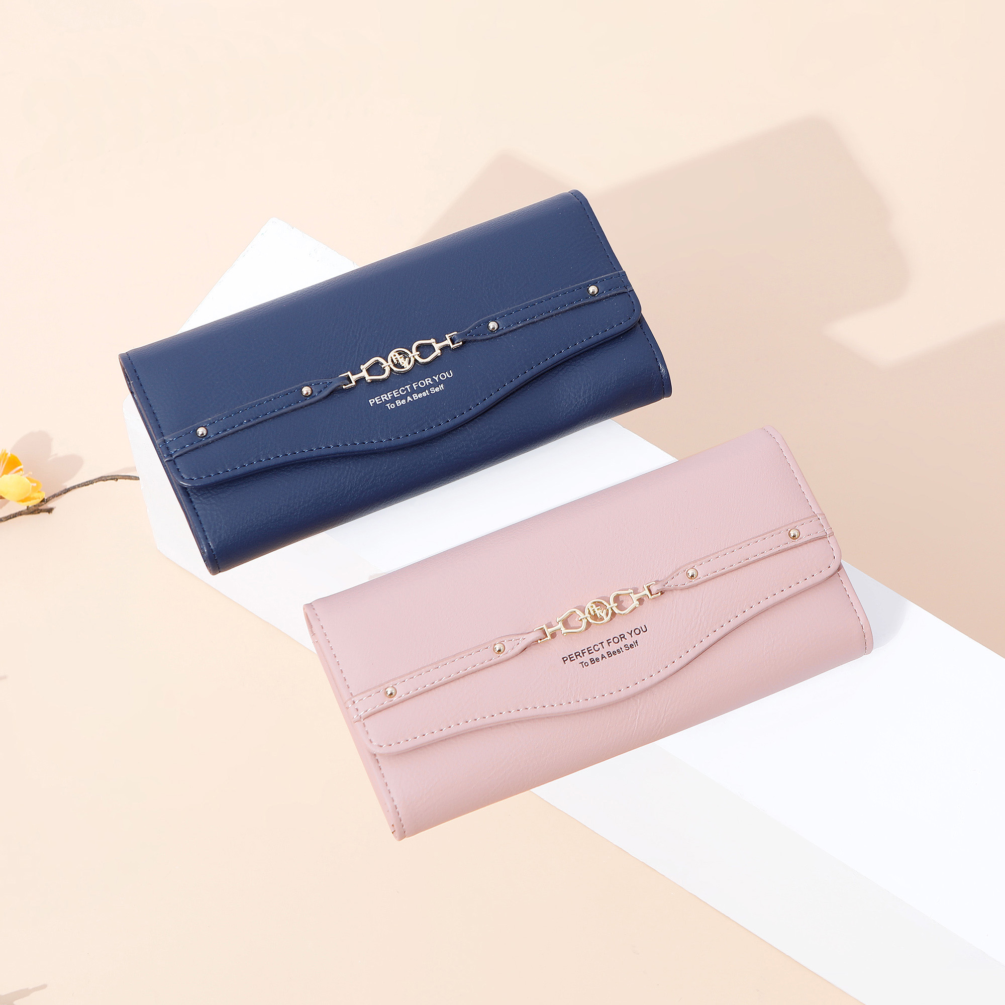 レディース二つ折り財布 上質な本革仕様金属装飾付きレディース長財布