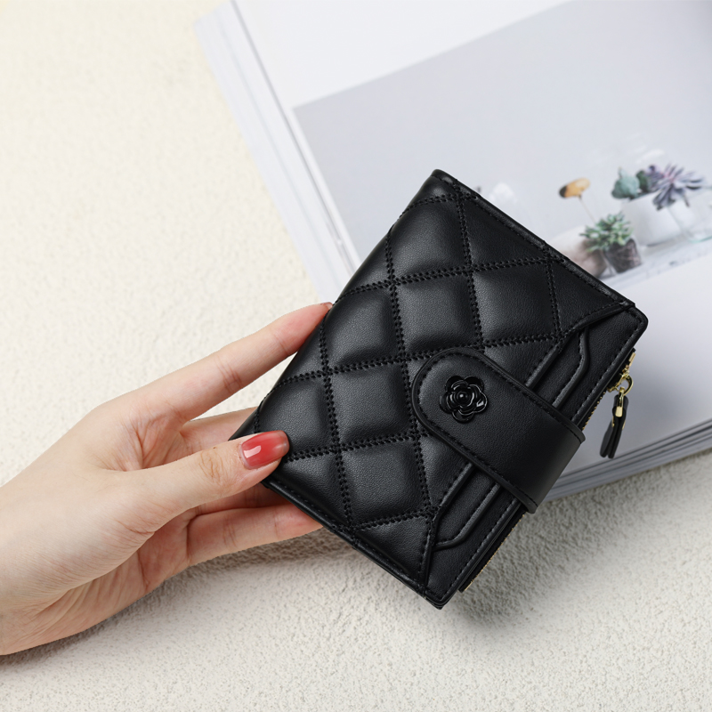 レディース二つ折り財布 花モチーフ付きキルティングステッチ二つ折り財布