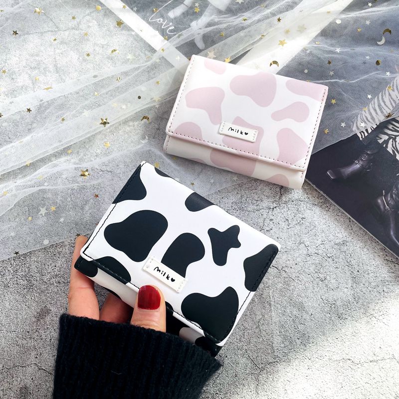 レディース二つ折り財布 牛柄模様がキュートなコンパクト二つ折り財布