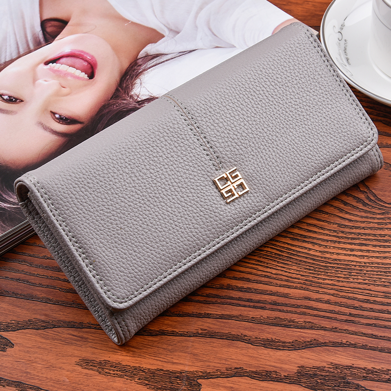 レディース二つ折り財布 型押しレザー金具付きレディース二つ折り財布