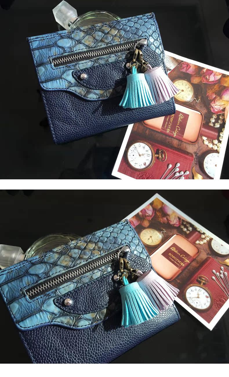 レディース二つ折り財布 タッセル付きクロコ型押し二つ折り財布