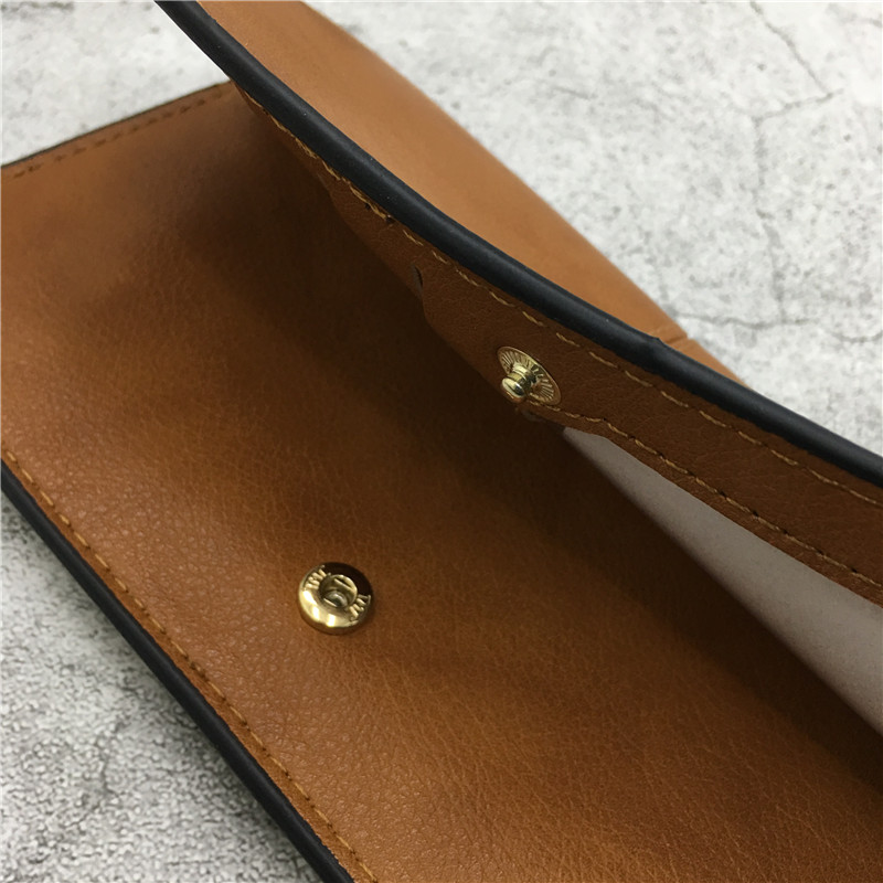 レディース二つ折り財布 上質レザー使用シンプルデザイン長財布タイプ