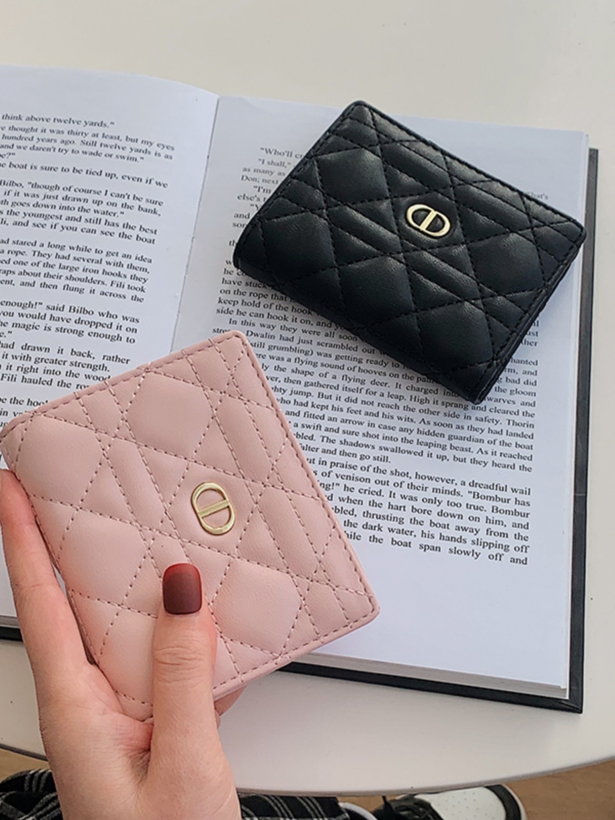 レディース二つ折り財布 キルティングステッチ金具付き二つ折り財布