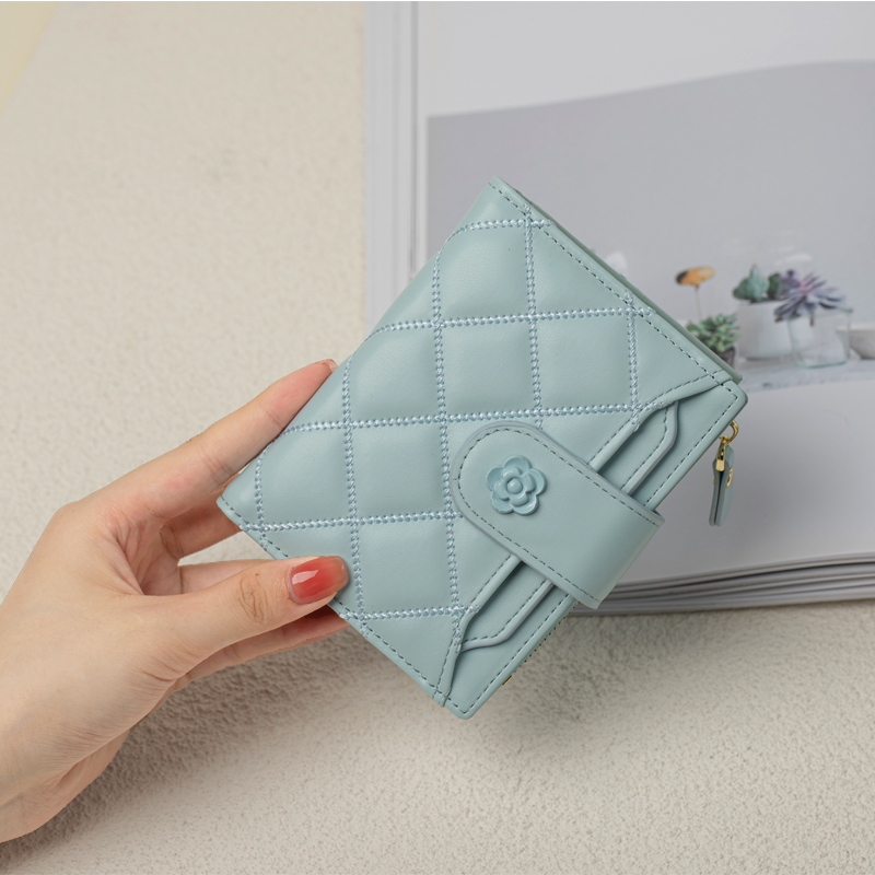 レディース二つ折り財布 花モチーフ付きキルティングレザー二つ折り財布