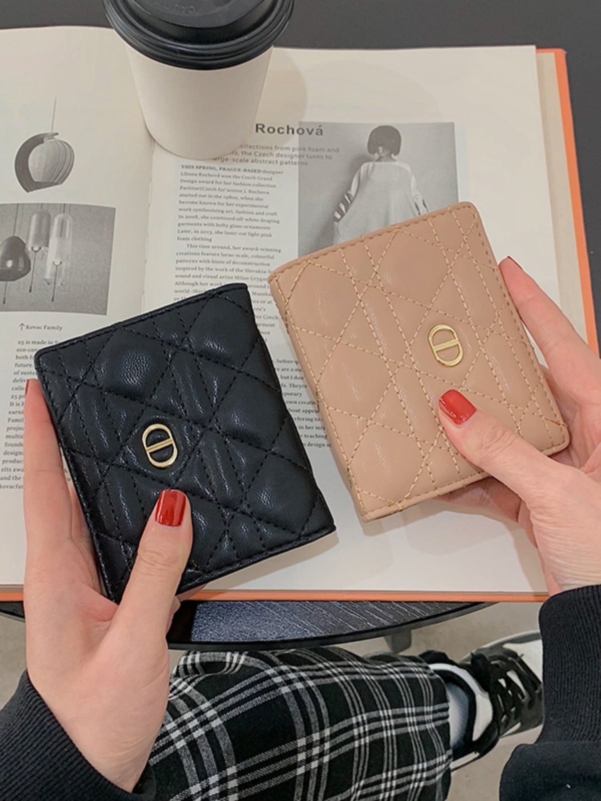 レディース二つ折り財布 キルティングステッチ金具付き二つ折り財布