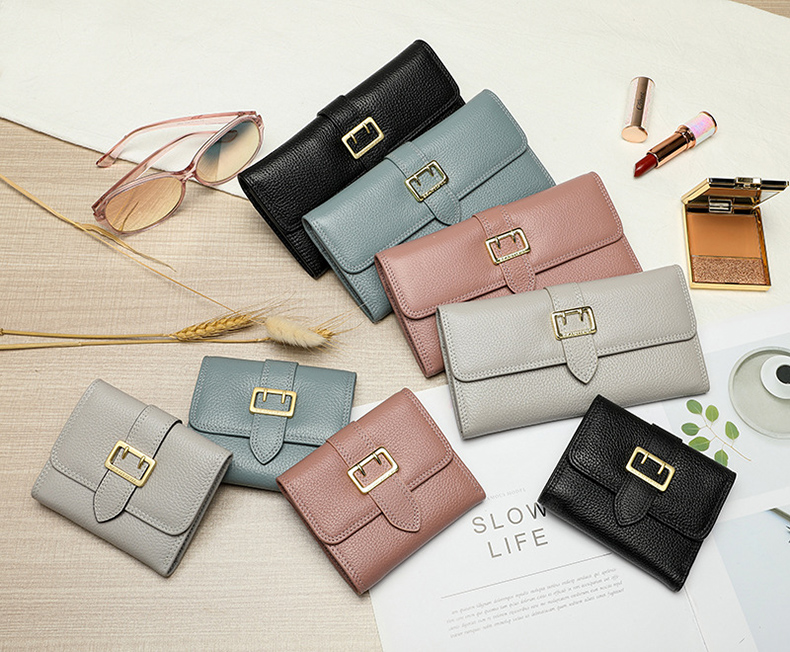 レディース二つ折り財布 金属バックル付き本革二つ折り財布