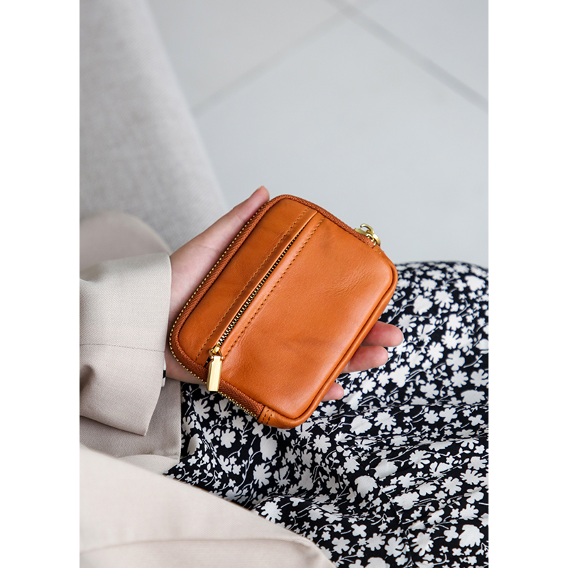 レディース二つ折り財布 上質レザー使用ファスナー式二つ折り財布