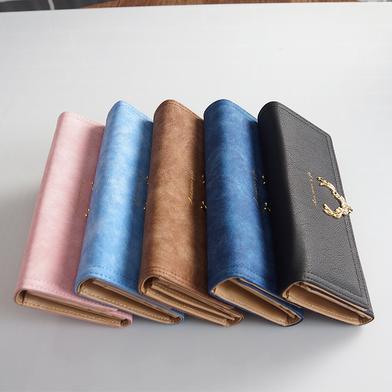 レディース二つ折り財布 鹿モチーフ金具付きスエード調二つ折り財布