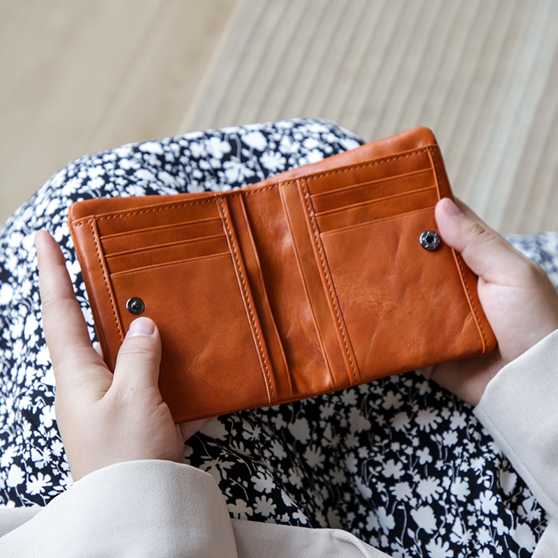 レディース二つ折り財布 本革仕立てコンパクト二つ折り財布