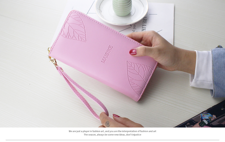 レディース二つ折り財布 リーフ型押しストラップ付きレディース二つ折り財布