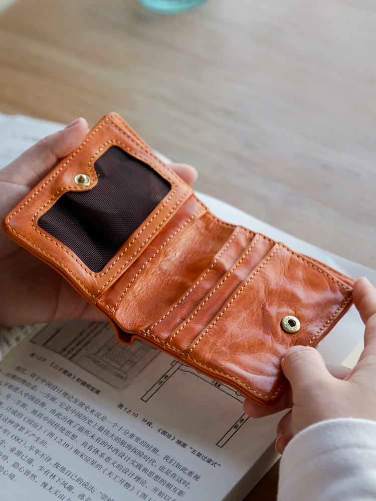 レディース二つ折り財布 手縫いステッチが美しいコンパクト本革二つ折り財布