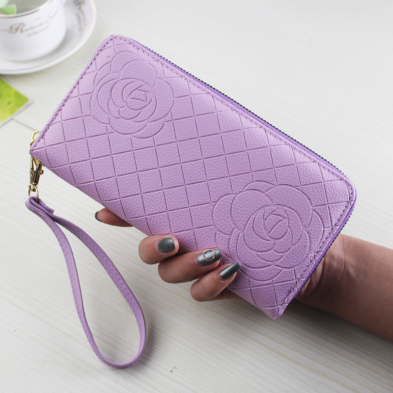 レディース二つ折り財布 花柄型押しキルティング二つ折りラウンド財布