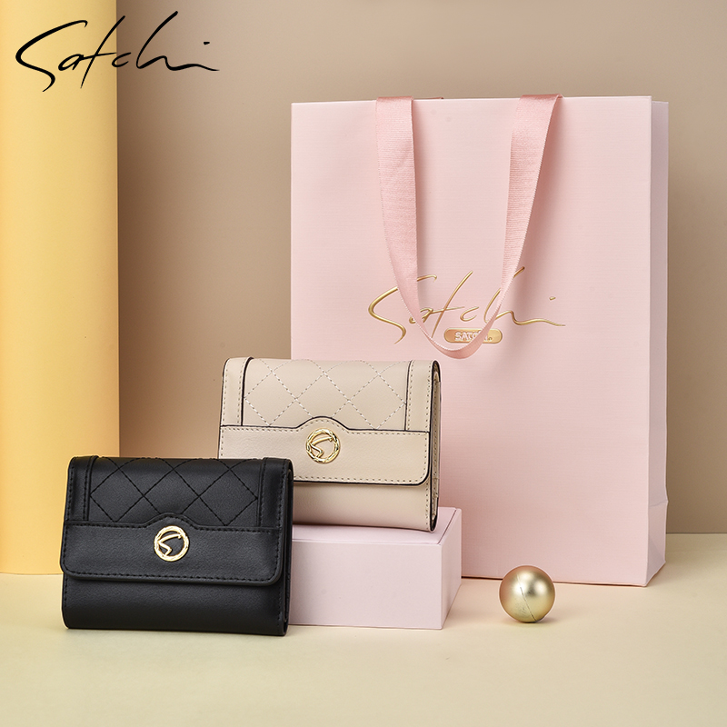 レディース二つ折り財布 キルティング模様金具付きレディース二つ折り財布