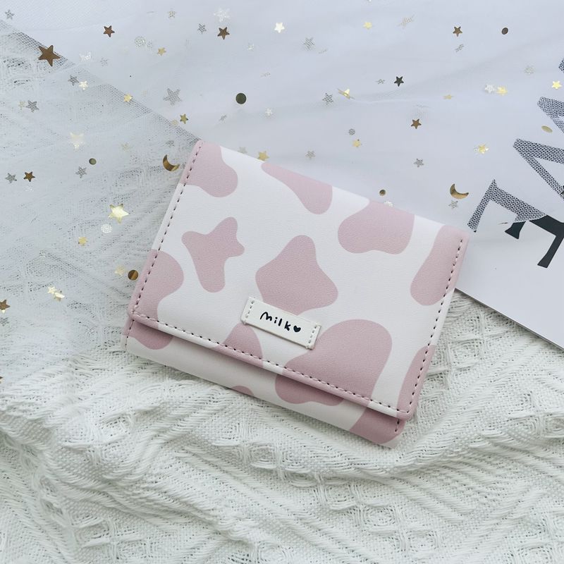 レディース二つ折り財布 牛柄模様がキュートなコンパクト二つ折り財布