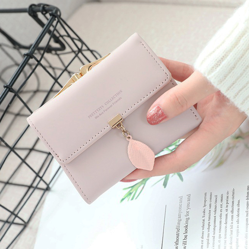 レディース二つ折り財布 リーフチャーム付き二つ折りミニ財布