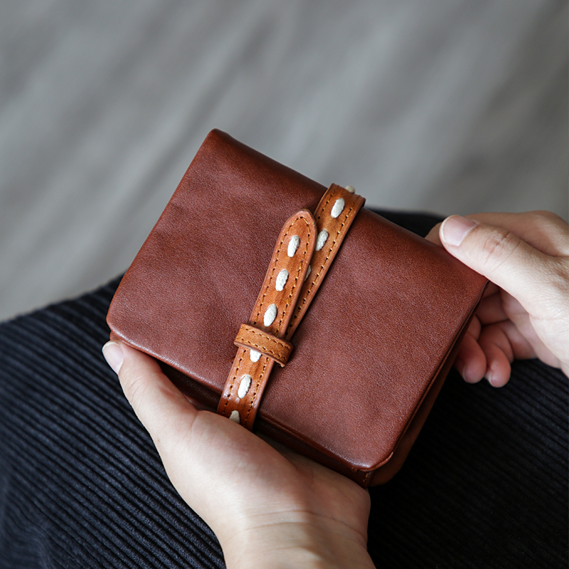 レディース二つ折り財布 水玉模様ベルト付きコンパクト二つ折り財布