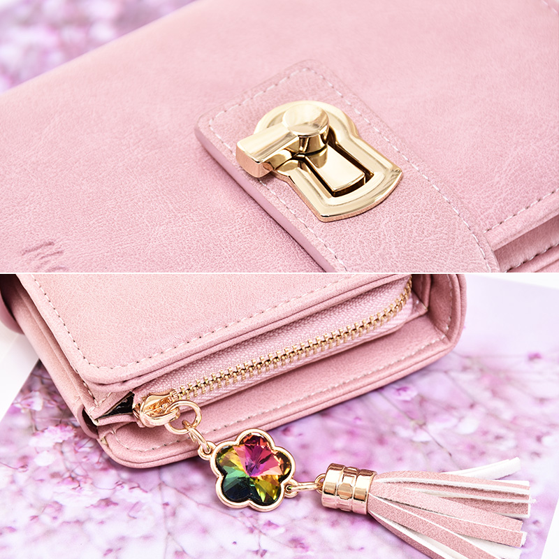 レディース二つ折り財布 鍵型金具とタッセル付き本革二つ折り財布