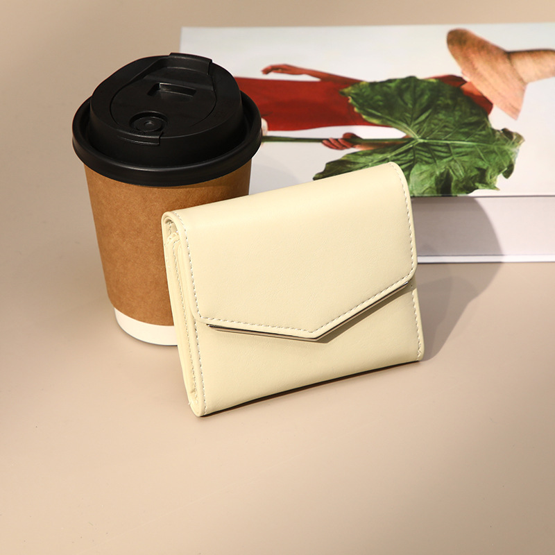 レディース二つ折り財布コンパクト メタルバー装飾のミニマルレディース二つ折り財布