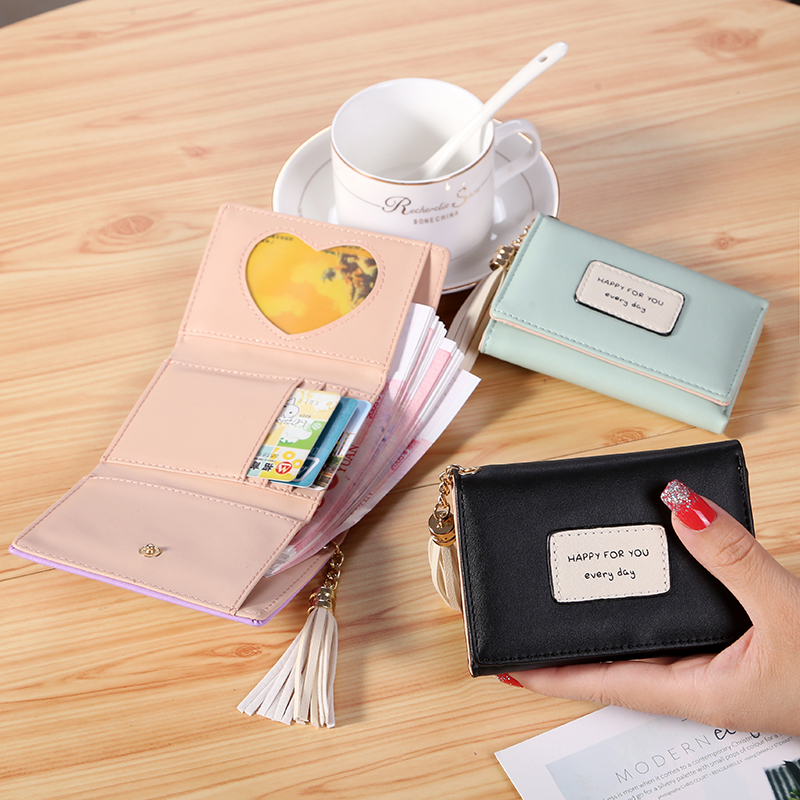 レディース二つ折り財布 タッセル付きメタルプレート二つ折りミニ財布