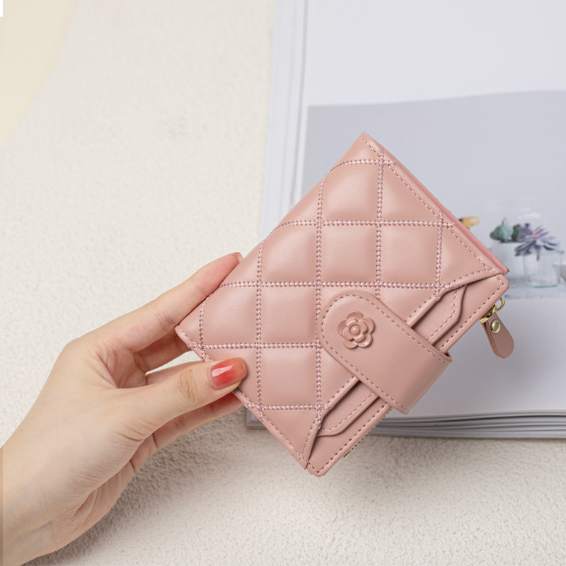 レディース二つ折り財布 花モチーフ付きキルティングレザー二つ折り財布