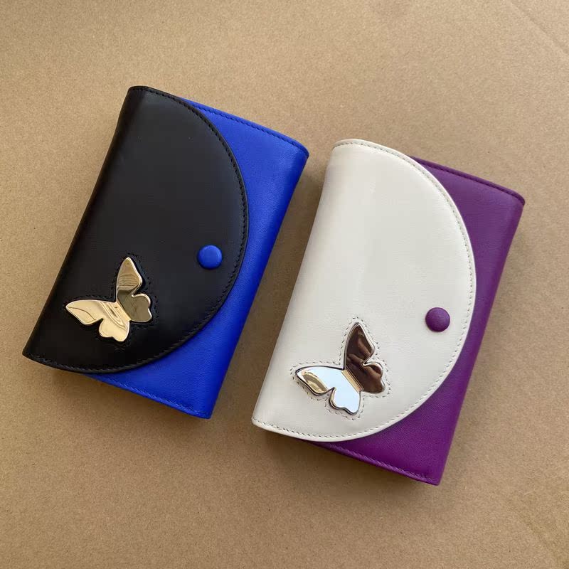 レディース二つ折り財布 スタッズ装飾円形モチーフ付きコンパクト二つ折り財布