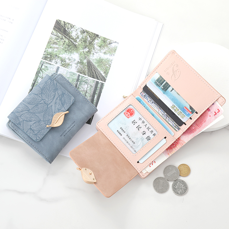 リーフ金具付き型押しレディース二つ折り財布