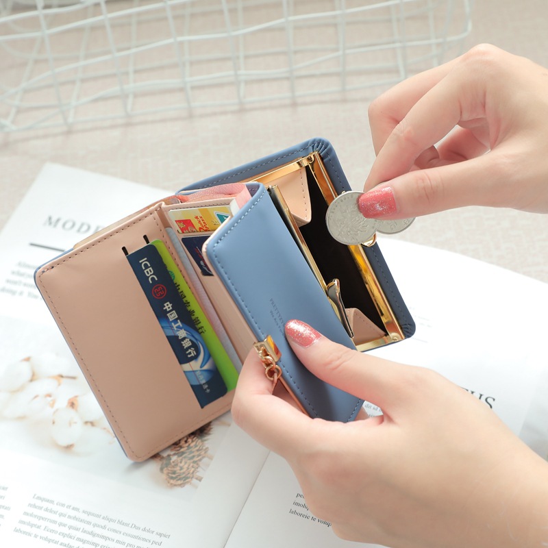 レディース二つ折り財布 リーフチャーム付き二つ折りミニ財布