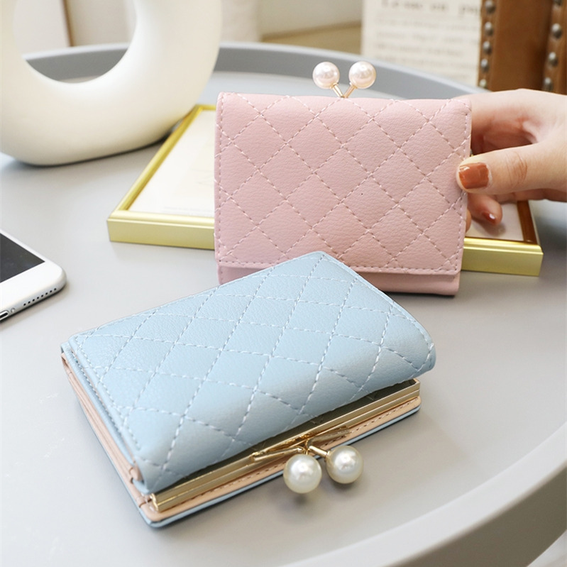 レディース二つ折り財布 パール金具付きキルティングがま口二つ折り財布