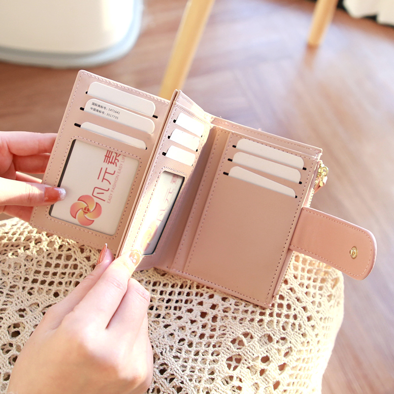 レディース二つ折り財布 花飾り留め具付きキルティングステッチ二つ折り財布