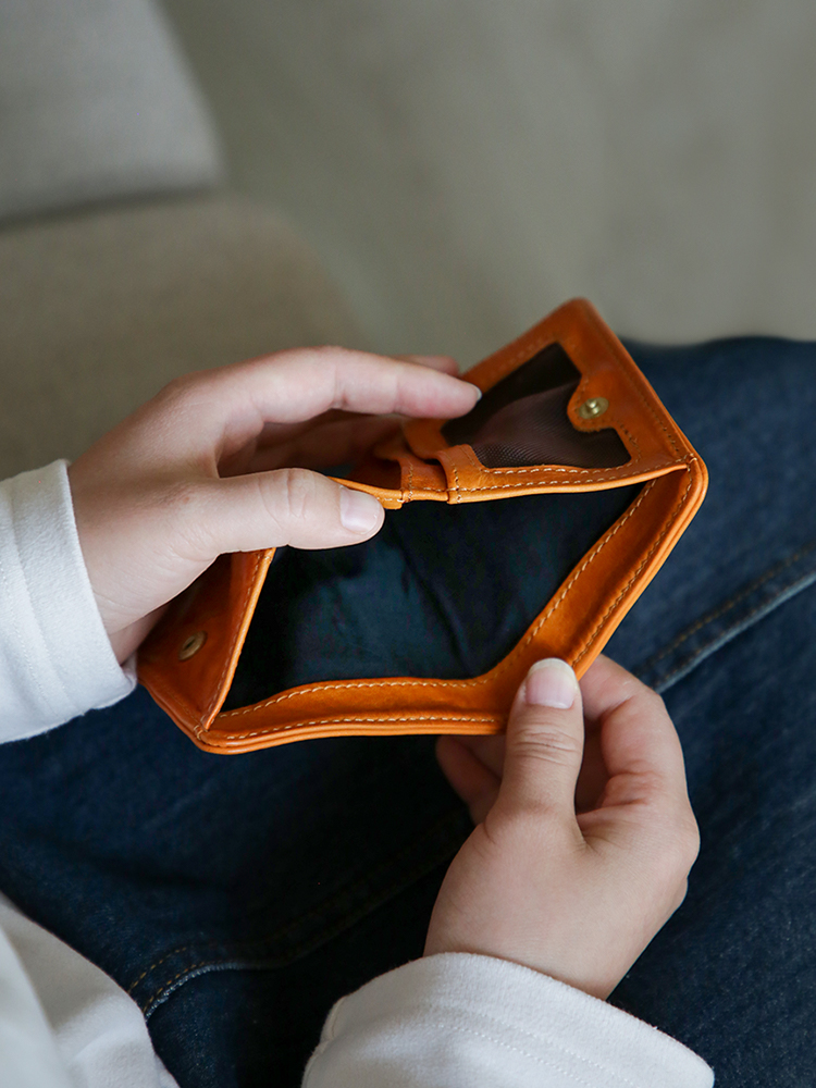 レディース二つ折り財布 手縫いステッチが美しいコンパクト本革二つ折り財布