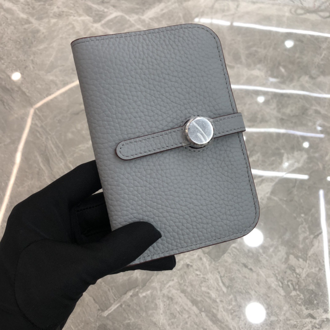 レディース二つ折り財布コンパクト 丸金具留め具付きシュリンクレザー二つ折り財布