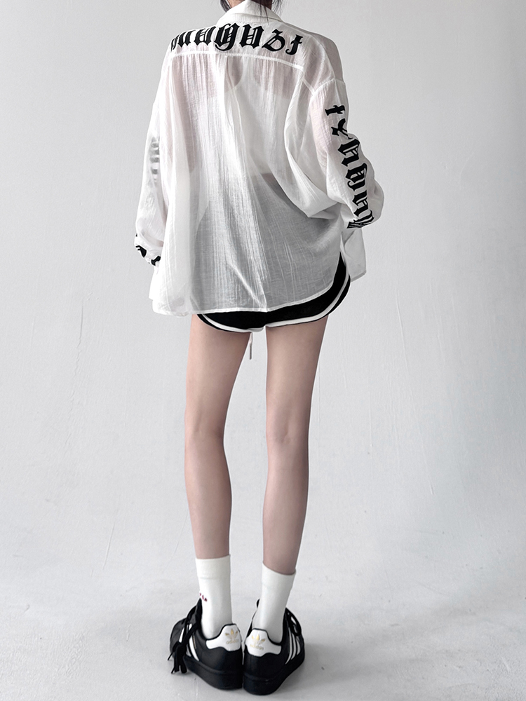柄シャツ 透け感文字デザイン柄シャツ