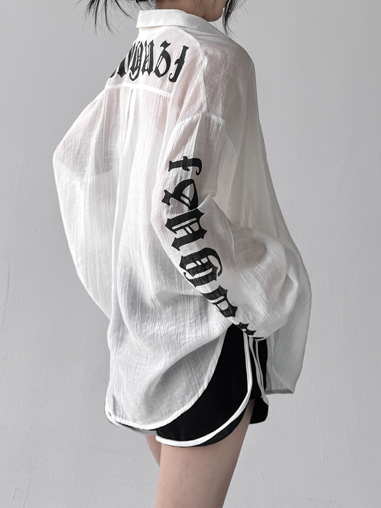 柄シャツ 透け感文字デザイン柄シャツ