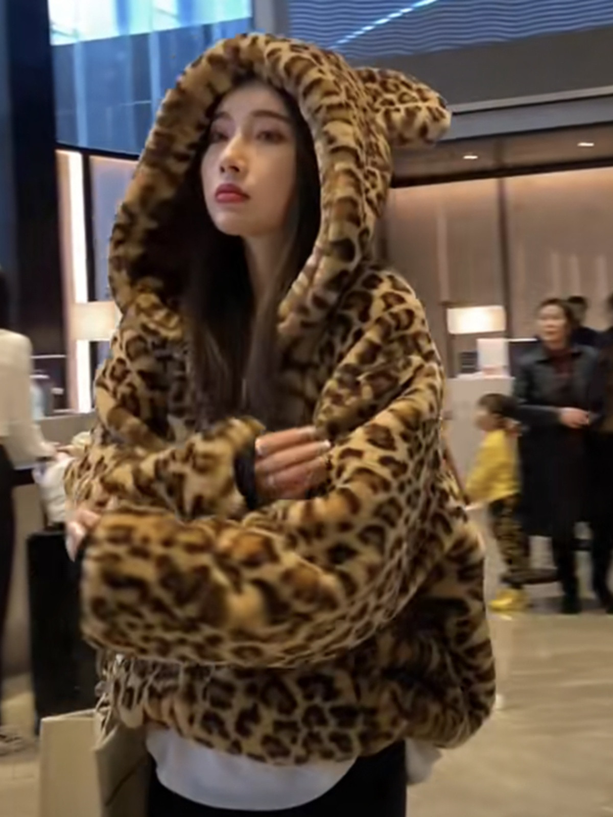 柄シャツ ふわもこ猫耳付きヒョウ柄パーカー
