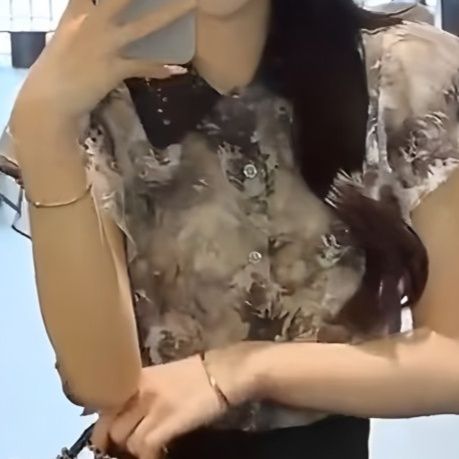 柄シャツ 優雅な花影シアーブラウス