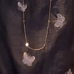 柄シャツ 舞い踊る蝶々柄チャイナトップス